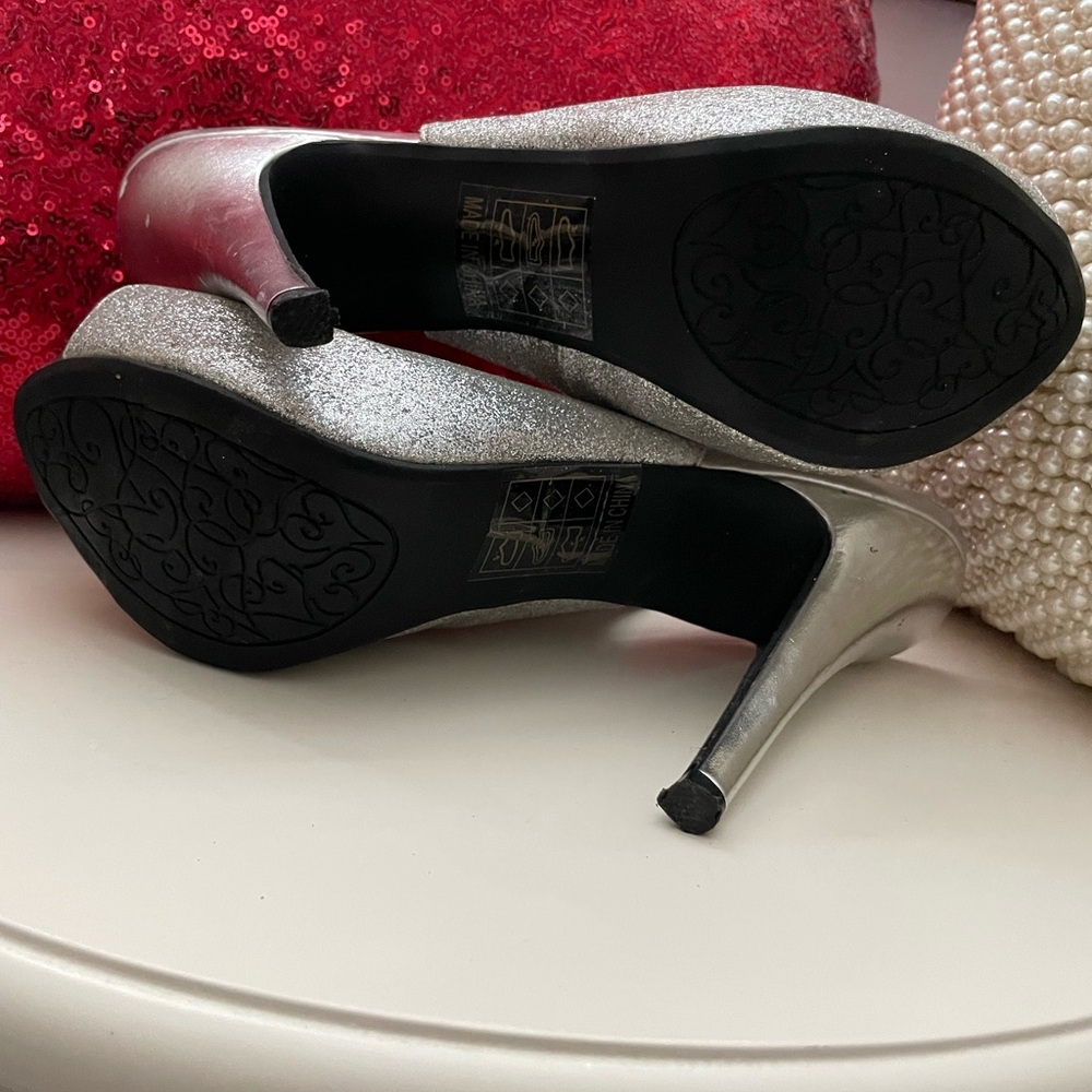 Michaelangelo Silver Glitter Slingback Heels - image 5